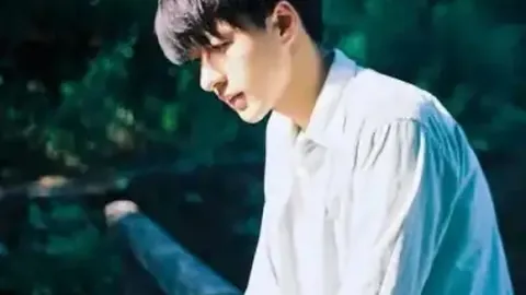 穆帅13连胜领跑，阿拉松助力争冠，拜仁伤病挑战重重